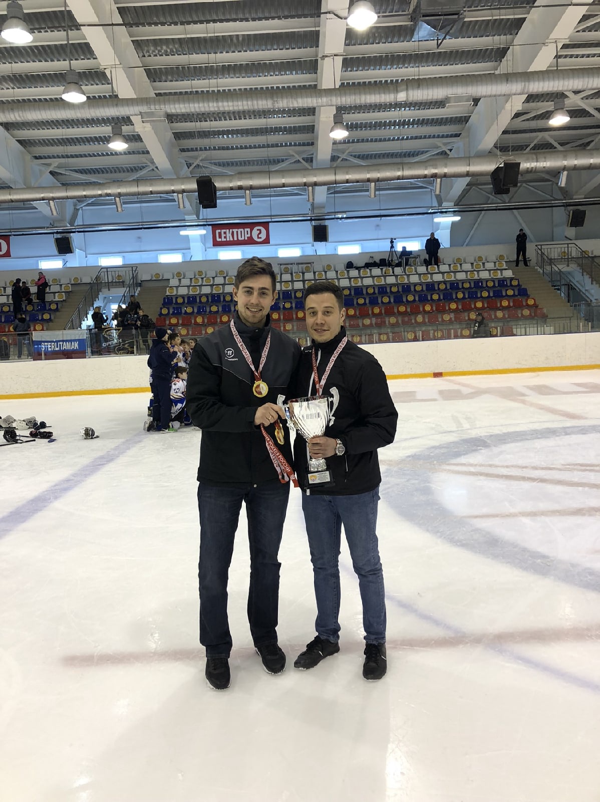 Поздравляем команду "Ангел Сибири" 2009 г. р с заслуженной  победой  в Первенстве УРФО по  хоккею среди юношей. 