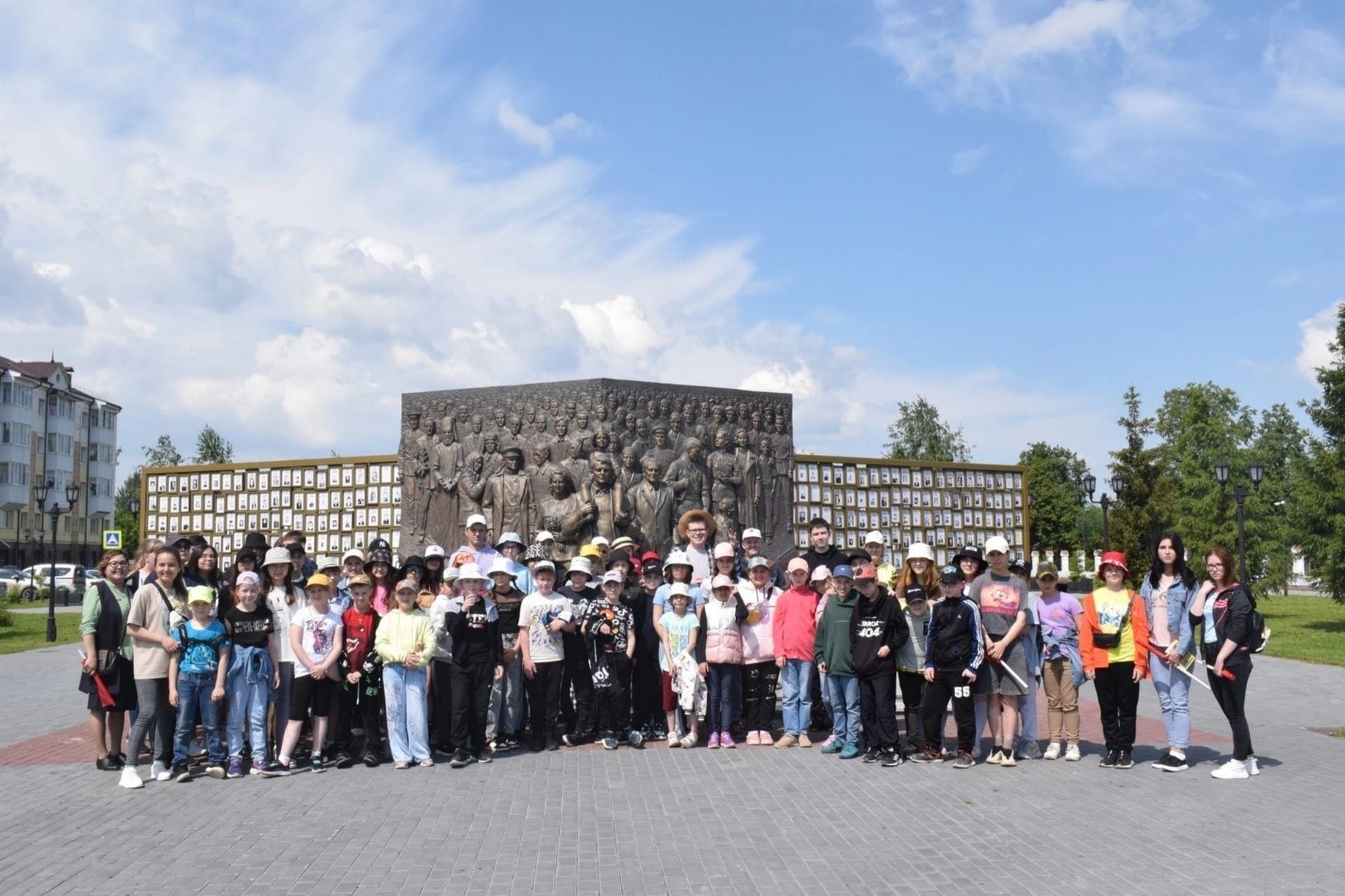 15 июня 2022 г. воспитанники лагеря «Территория детства» посетили экскурсию на площади Победы