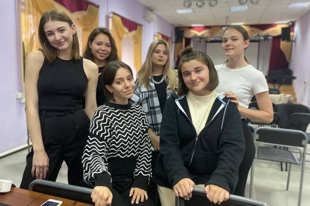  Вокальный girl band «ШокоЛад» - часть проекта «Молодёжь Тобольска»